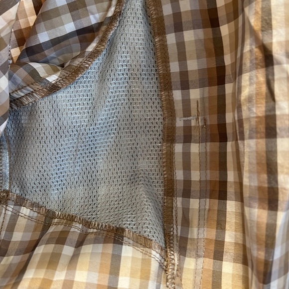 Columbia short sleeve shirt with sun protection in back vents - Picture 9 of 14